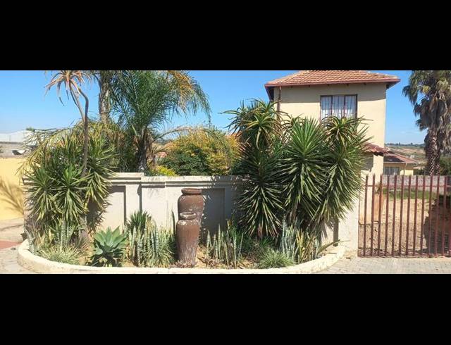 3 BEDROOM HOUSE FOR SALE IN COSMO CITY